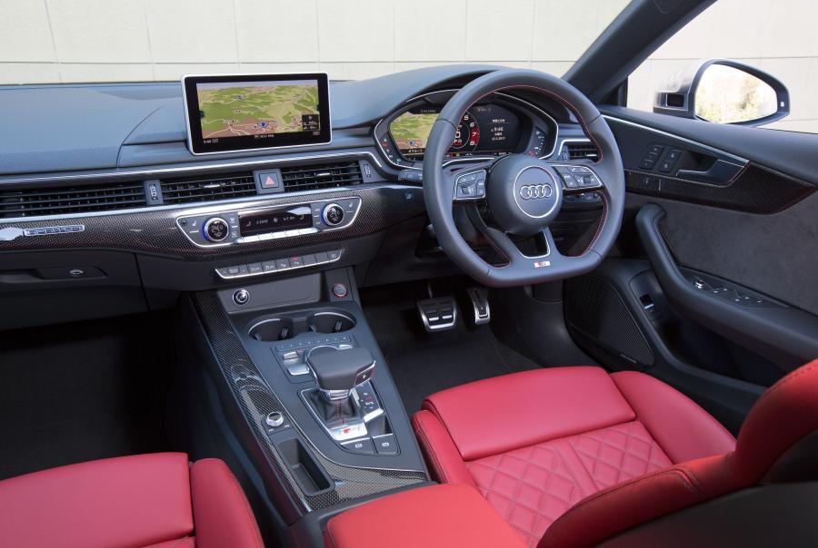 Интерьер Audi S5 Sportback 2017 года  (JP) (фото 3 из 7)